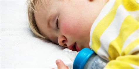 Varm bebis utan feber